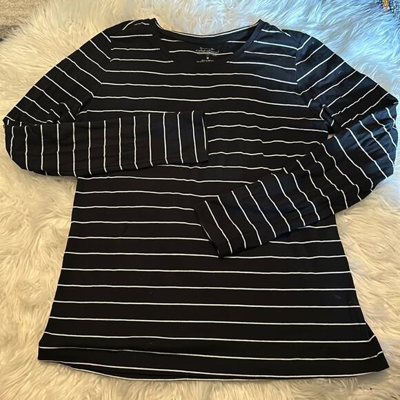 ❤️5/$25❤️ EUC Banana Republic Timeless LS Tee - Picture 1 of 3